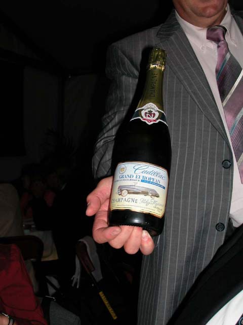 DSCN9472_1120.jpg - Samstagabend, 2. September. Am Galadiner gabs Champagner mit eigens für das GE kreierten Etikette.