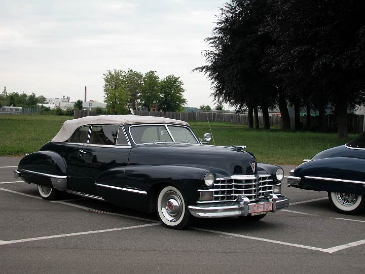 Speyer_220508_064.JPG - Präsentation der Cadillacs auf dem Parkplatz vor dem Hotel Am Technikmuseum