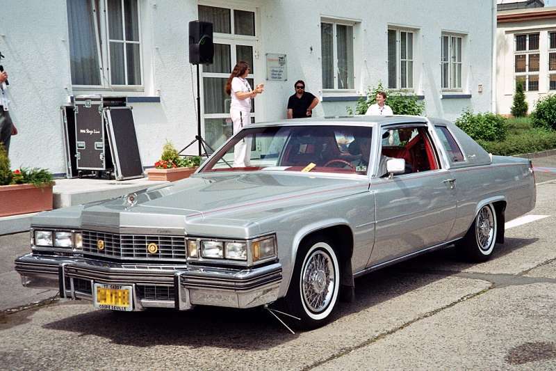 4-05_Best-70_1974_CDV_011_12A.JPG - Best 70's:1977 Cadillac Coupe de Ville