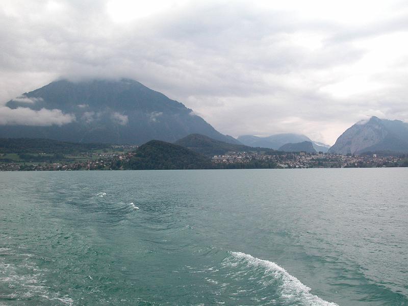 DSCN6040.JPG - Die imposante Bergkulisse ist in Wolken und Nebel gehüllt