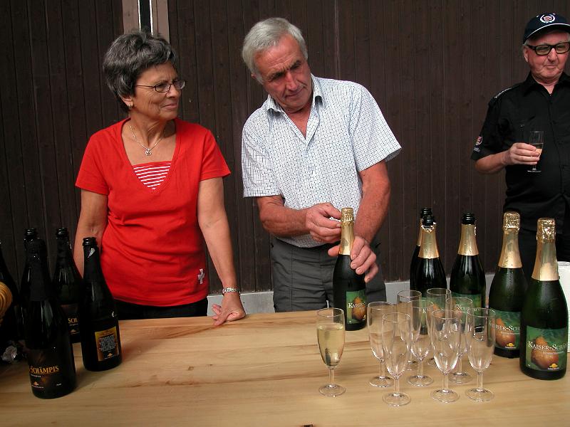 DSCN6624.JPG - Es gibt eine Neukreation zu degustieren