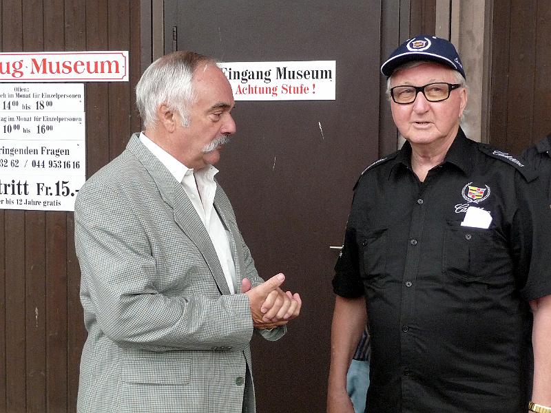 P1110425.JPG - Herr Junod begrüsst uns persönlich