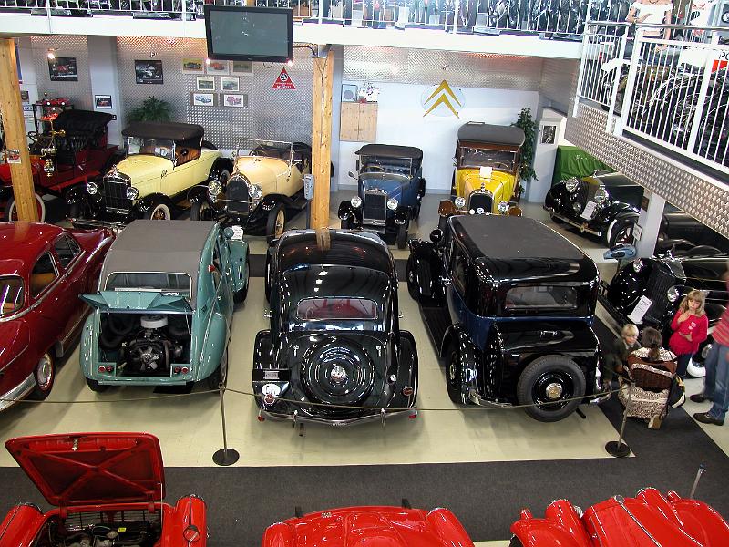 DSCN6615.JPG - Über 100 Jahre Fahrzeuggeschichte kann hier erlebt werden