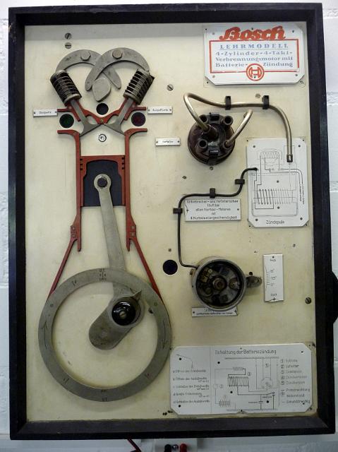 P1110517.JPG - Lehrmodell 4-Taktmotor mit Batterie-Zündung