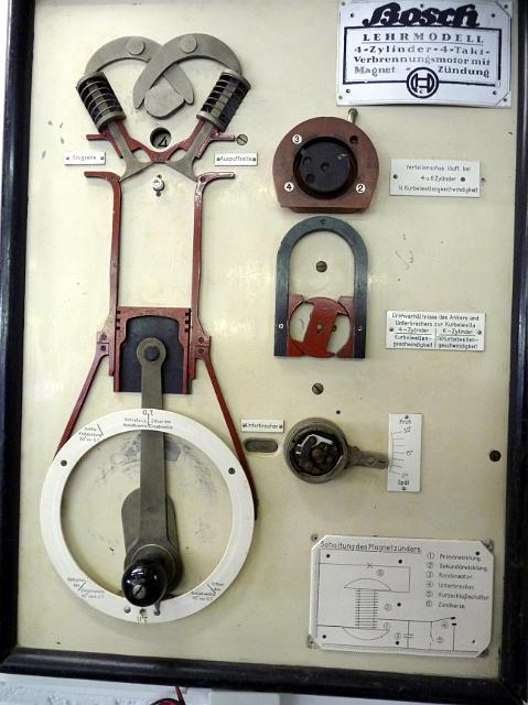 P1110519.JPG - Lehrmodell 4-Taktmotor mit Magnet-Zündung