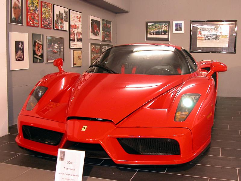 DSCN5827.JPG - 2003 Enzo Ferrari, V12 660 PS
