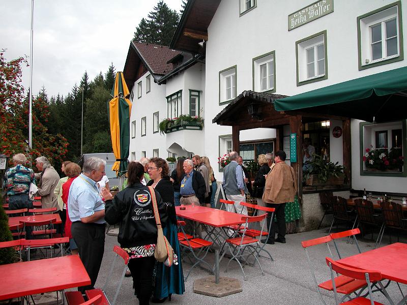 DSCN6272.JPG - Zum Abendessen fahren wir per Bus den Berg hoch zum Restaurant Heilig Wasser