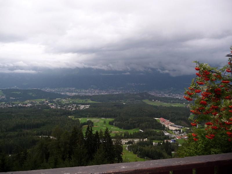 P1100503.JPG - Die Aussicht ist imposant, auch wenn die Wolken tief hängen