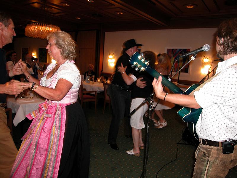 DSCN6401.JPG - ...sondern fetzige Musik...
