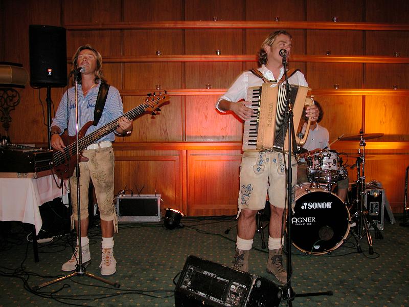 DSCN6421.JPG - Nach dem Essen gibts Musik mit den Trenkwaldern