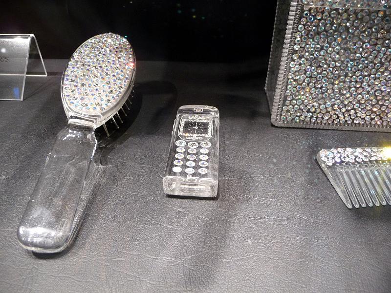 P1100656.JPG - es gibt nichts, was nicht mit Swarovski-Kristallen veredelt werden könnte