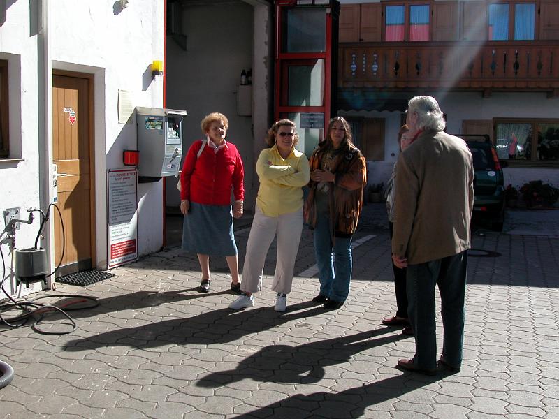DSCN6441.JPG - Warteschlange vor dem Örtchen