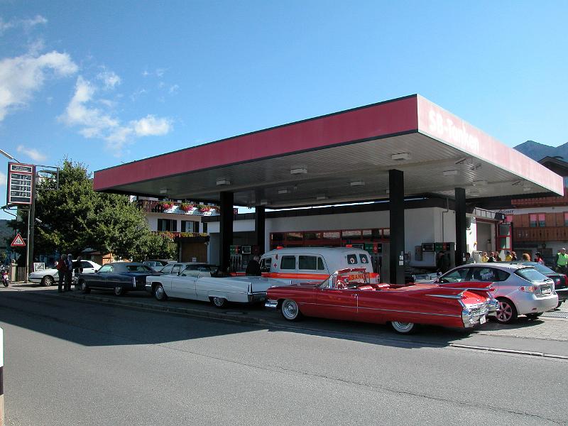 DSCN6444.JPG - Völlig zugeparkte Tankstelle