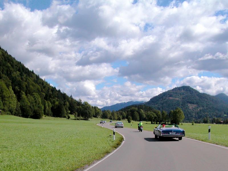DSCN6459a.jpg - Die Motorradfahrer des Moto Guzzi Clubs zeigen uns den Weg und führen den Konvoj optimal