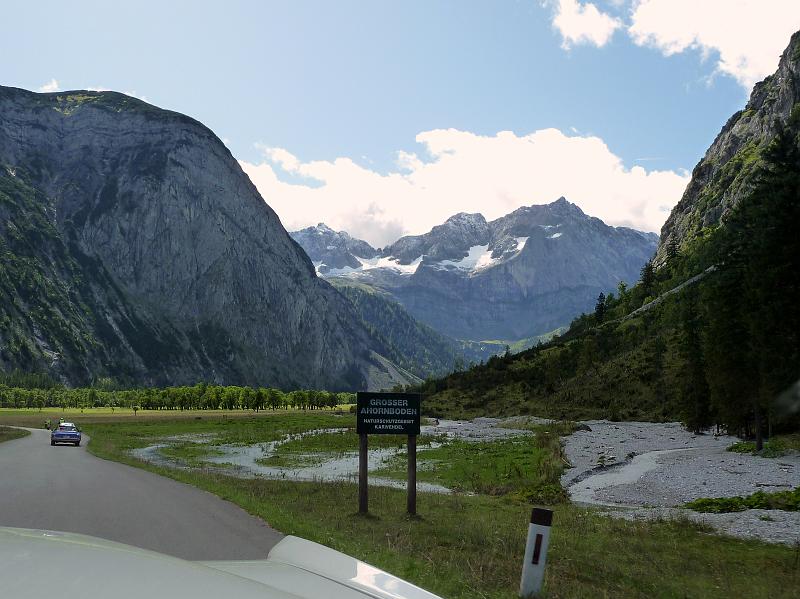 P1100938.JPG - Eine Talebene tut sich vor uns auf: der Grosse Ahornboden