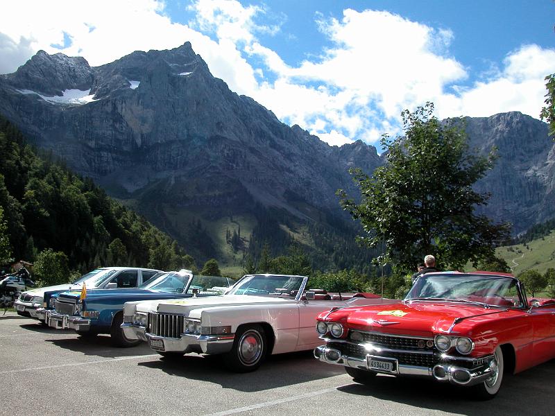 DSCN6476.JPG - Auf dem grossen Parkplatz stellen wir unsere Cadillacs auf...