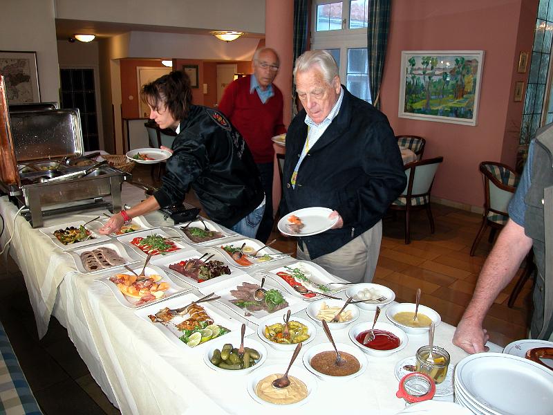 DSCN6538.JPG - Aber zuerst stärken wir uns mit einem grosszügigen Brunchbuffet