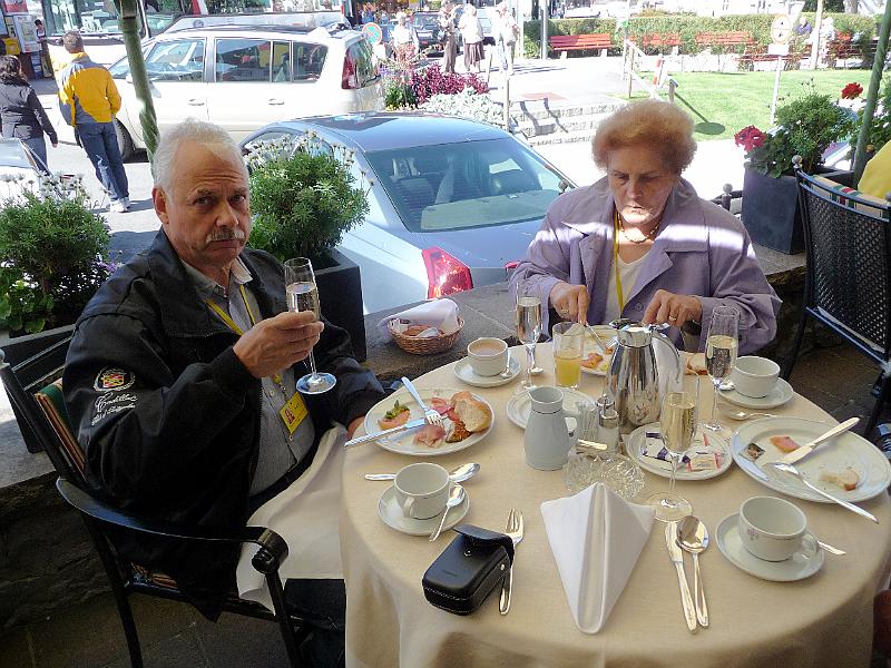 P1110096.JPG - Wer möchte, kann auch ein Champagner-Frühstück haben