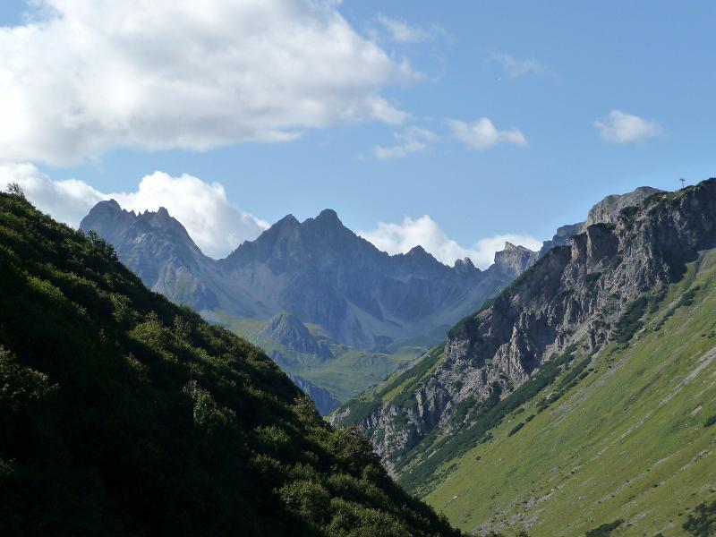 P1110173.JPG - -