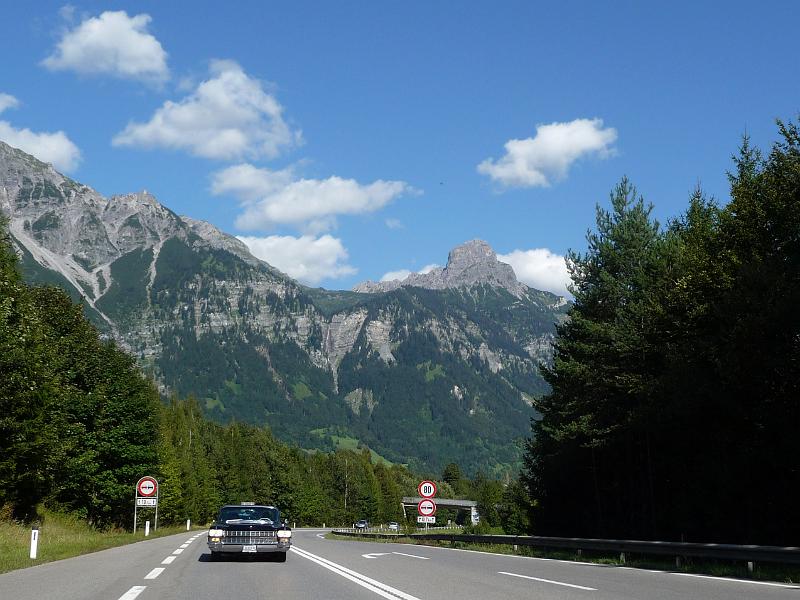 P1110217a.jpg - Nach der schönen Passfahrt...