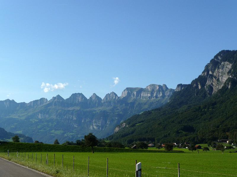 P1110255.JPG - -