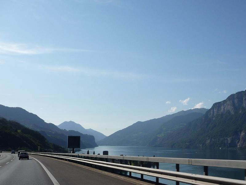 P1110280a.jpg - ...und der Walensee glitzert in der Sonne