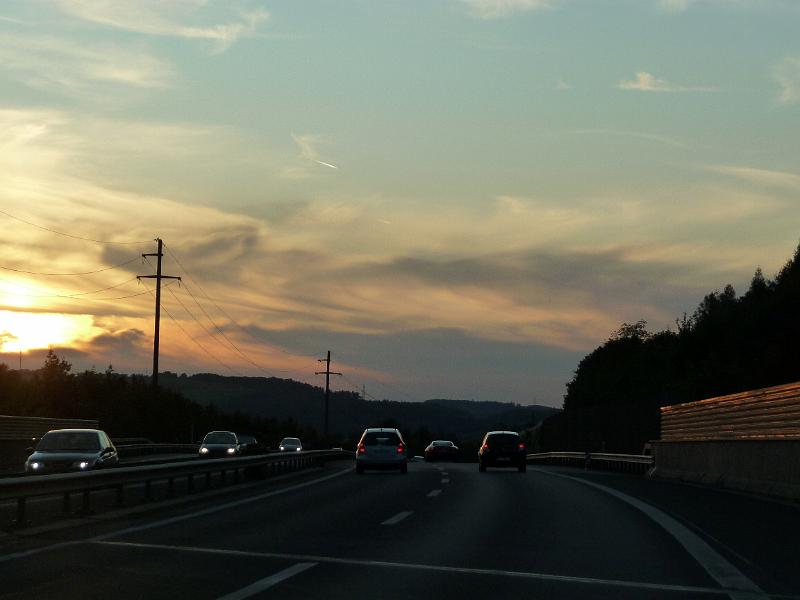 P1110302.JPG - bizarre Wolkenformen und Abendrot...