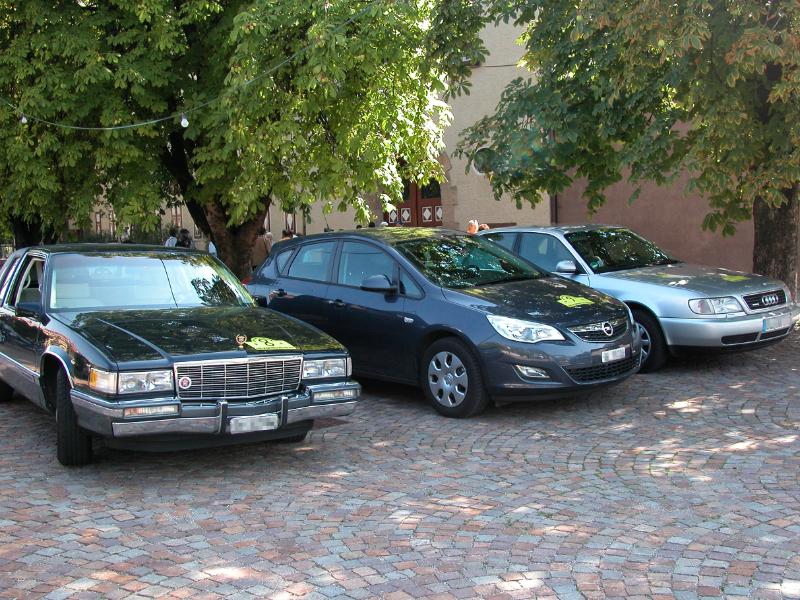 2120_DSCN8759.JPG - Auf dem Parkplatz vor der Kellerei St-Michael in Eppan