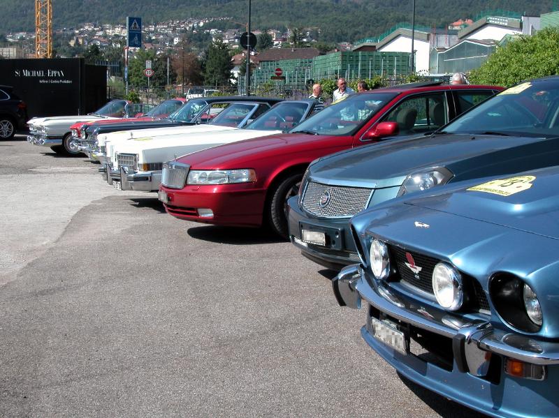 2125_DSCN8758.JPG - Auf dem Parkplatz vor der Kellerei St-Michael in Eppan