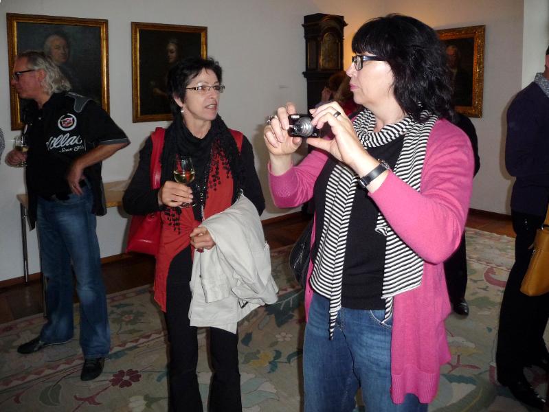 300_P1340676.JPG - Im grossen Saal gab es einen Apéro