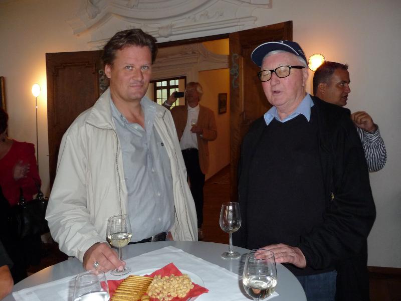310_P1340677.JPG - Im grossen Saal gab es einen Apéro