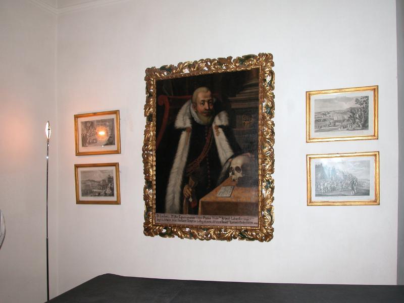 370_DSCN1297.JPG - An den Wänden die Ahnengalerie der Pfyffer von Heidegg