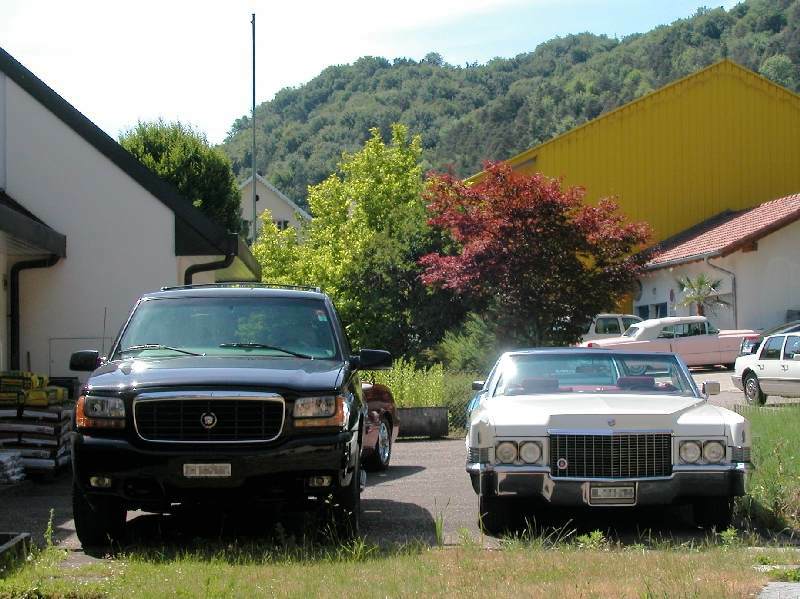 083_DSCN0031.jpg - Zwei Welten: 99 Escalade und 70 DeVille Convertible