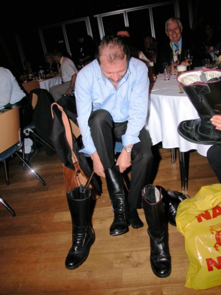 1070_DSCN0432.JPG - Anprobe Carabinieri-Stiefel
