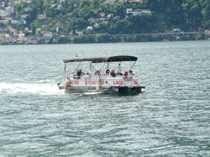 2230_P1630259.JPG - Der Schein täuscht: die aufgeschnittene Konservenbüchse schwimmt nicht nur, sondern fährt auch ganz rasant