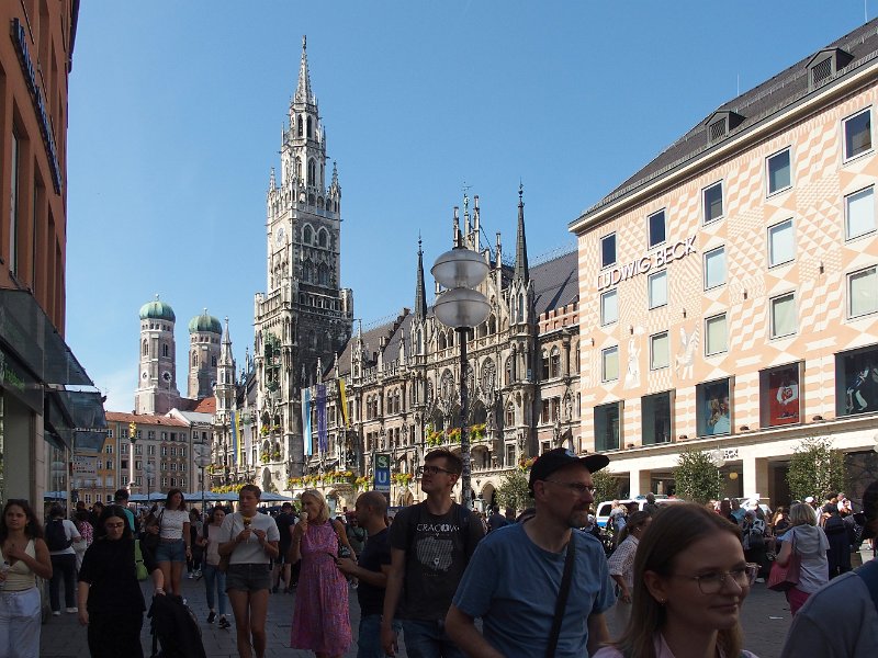 26-070_P8264724.JPG - Marienplatz
