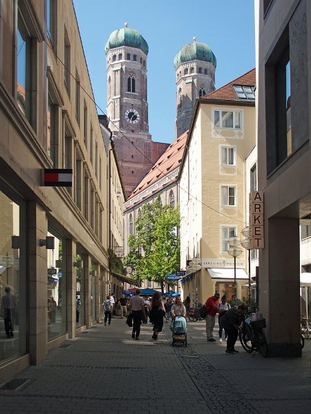 26-115_P8264693.JPG - Frauenkirche, Wahrzeichen von München