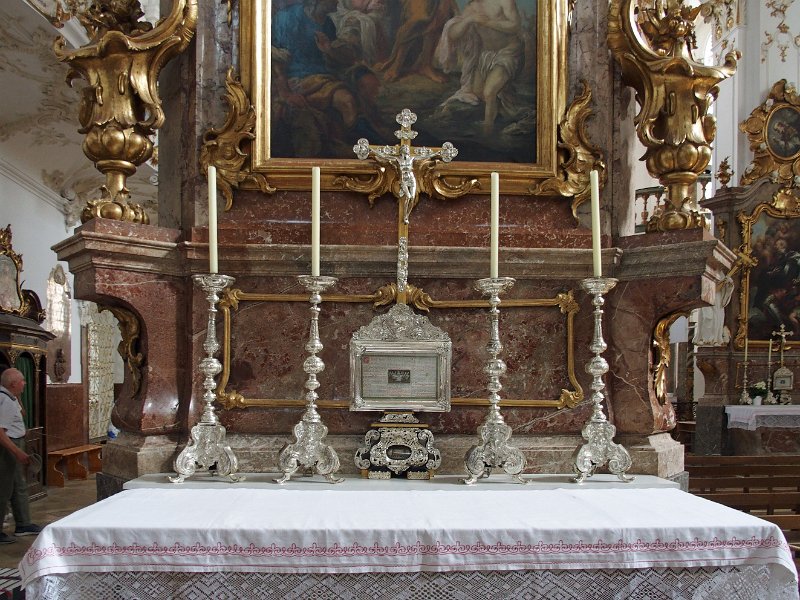 27-175_P8274784.JPG - Bekannt für ihre Reliquienschätze