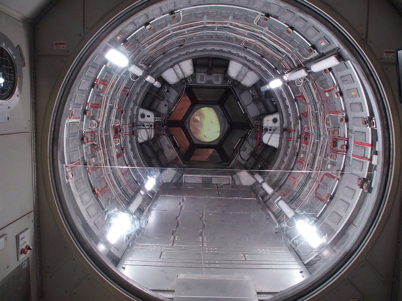 29-190_P8294992.JPG - ab ins Weltall: Stowaway