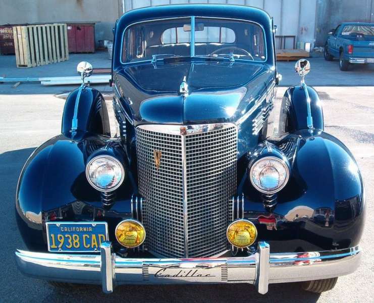 1938_75_5Pass_Sedan_01_eb_wright_calif_classics.jpg - 1938 Series 75 Imperial 5-Passenger Sedan