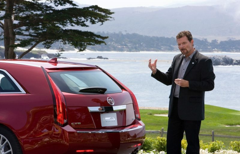 2010_CTS-SportWagon_02.jpg - [de]Der Design Director von Cadillac, Clay Dean, enthüllt den 2010 CTS Sport Wagon am 15. August 2008 in Pebble Beach, CA (Photo Jim Fets für GM)[en]Cadillac Design Director Clay Dean unveils the 2010 CTS Sport Wagon in Pebble Beach, CA Friday, August 15, 2008. The next generation SRX will be available worldwide in mid-2009. (Photo by Jim Fets for General Motors)  