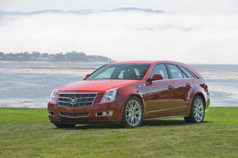 2010_CTS-SportWagon_04.jpg - [de]Der 2010 CTS Sport Wagon wurde am 15. August 2008 in Pebble Beach, CA präsentiert (Photo Jim Fets für GM)[en]The 2010 CTS Sport Wagon is unveiled in Pebble Beach, CA Friday, August 15, 2008. The next generation SRX will be available worldwide in mid-2009. (Photo by Jim Fets for General Motors)  