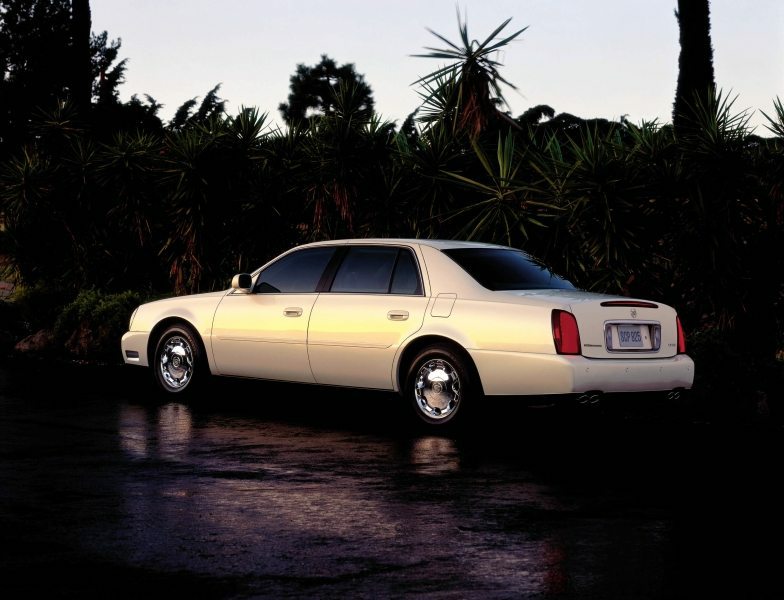 2002_DeVille_02.jpg - 2002 DeVille DHS Sedan. Berline DHS (CANADA)