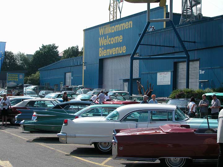 Speyer_240508_002.JPG - Präsentation der Cadillacs vor dem Technikmuseum Sinsheim