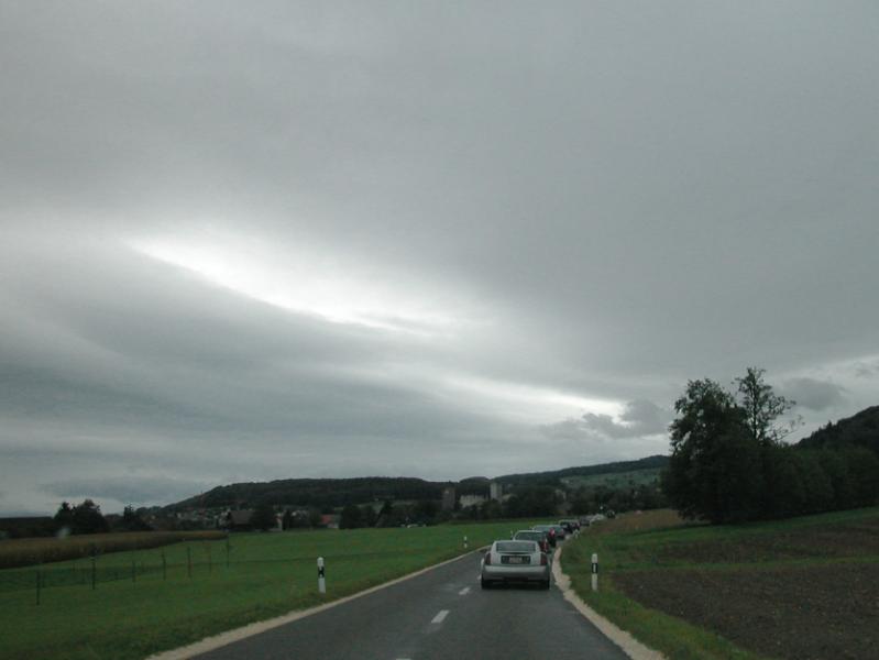 060_DSCN1278.JPG - Dunkle Regenwolken begleiteten uns