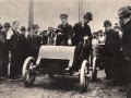 1903_erster_Cadillac_mit_W_Leland_re