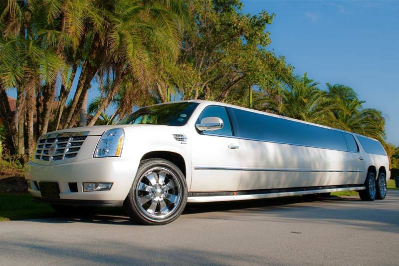 2011_Escalade_Limo_07_a1limobus.jpg - 2011 Escalade Limo