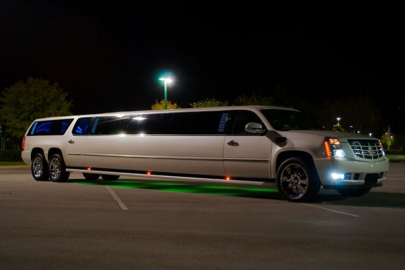 2011_Escalade_Limo_10_a1limobus.jpg - 2011 Escalade Limo